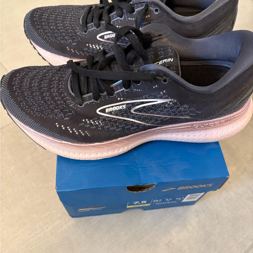 Brooks Women's Black and Light Pink Athletic Shoes